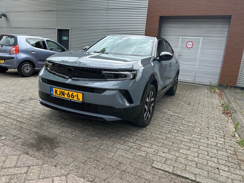Opel Mokka 1.2 Turbo 130pk Aut 2025 Grijs, Auto's, Opel, Leder en Stof, Lichtsensor, 1200 kg, Sedan