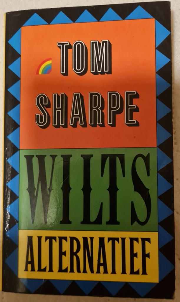 Tom Sharpe - Wilts Alternatief, Boeken, Ophalen of Verzenden, Gelezen, Tom Sharpe, Verhalen