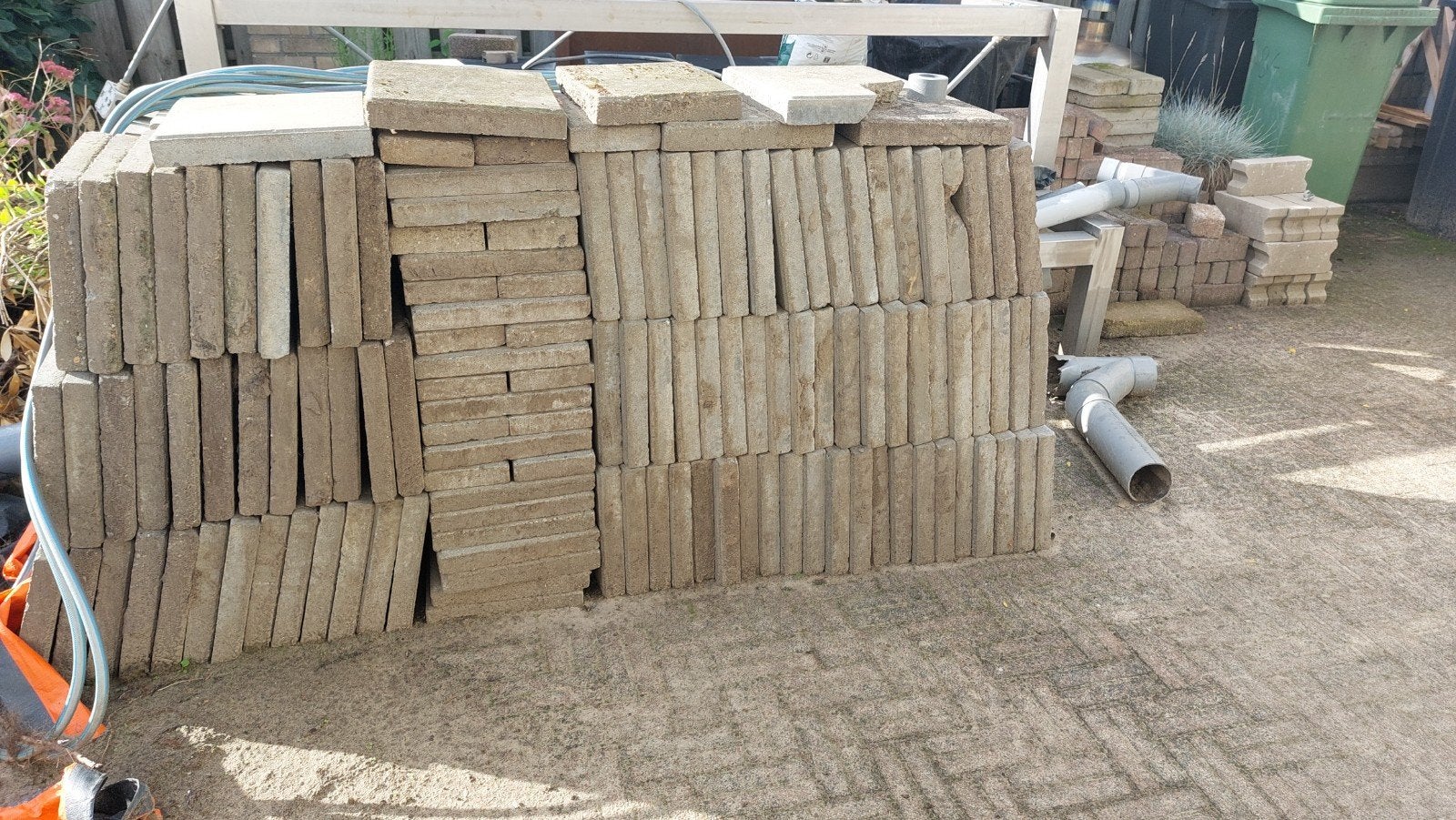GRATIS AFHALEN STOEPTEGELS, Ophalen, Minder dan 3 meter, Hout, 1 tot 2 meter
