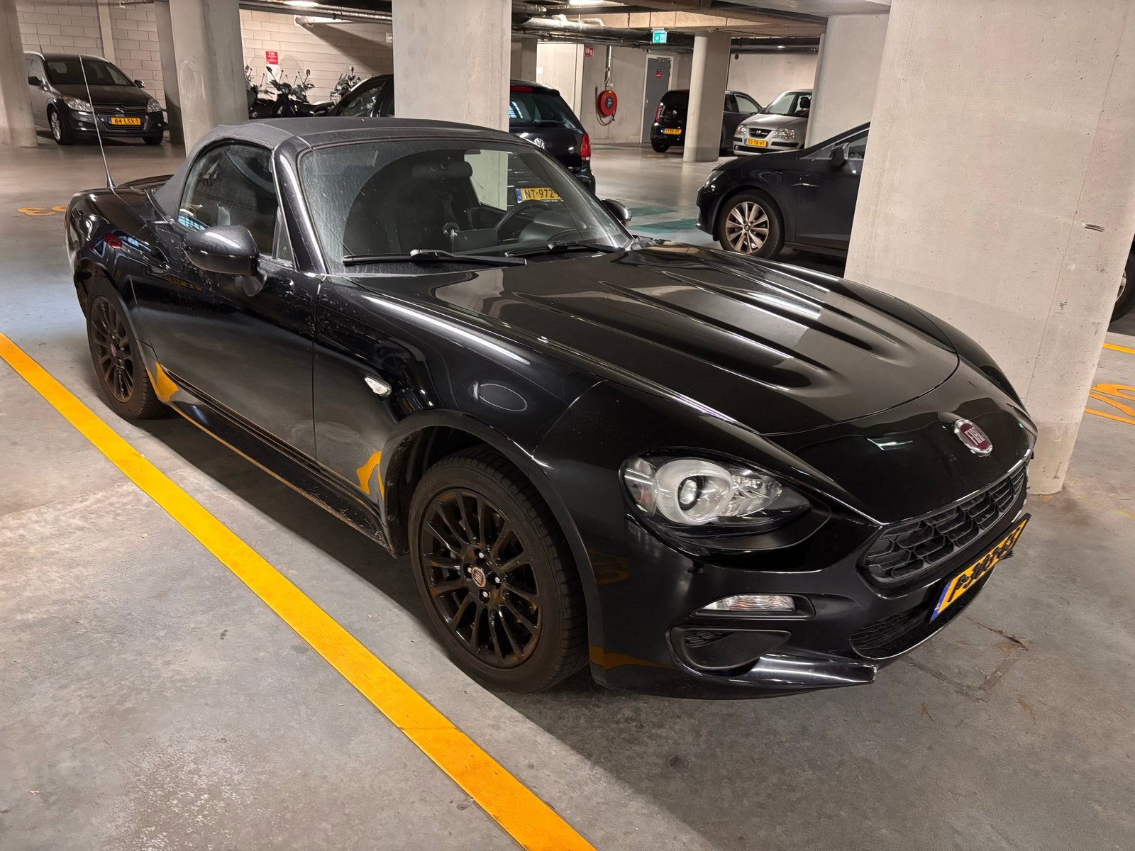 Fiat 124 Spider 1.4 Multiair Turbo 16v 140pk 2018 Zwart, 1025 kg, Achterwielaandrijving, 40 €/maand, Zwart