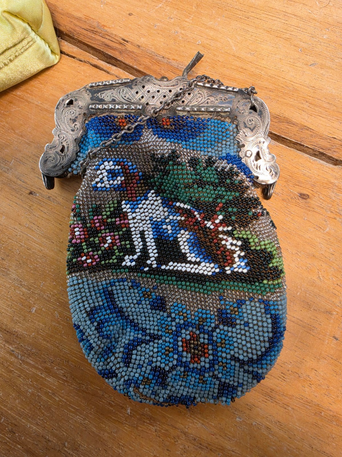 Antiek Glazen Kralentasje met Gegraveerde zilveren Beugel, Antiek en Kunst, Ophalen of Verzenden