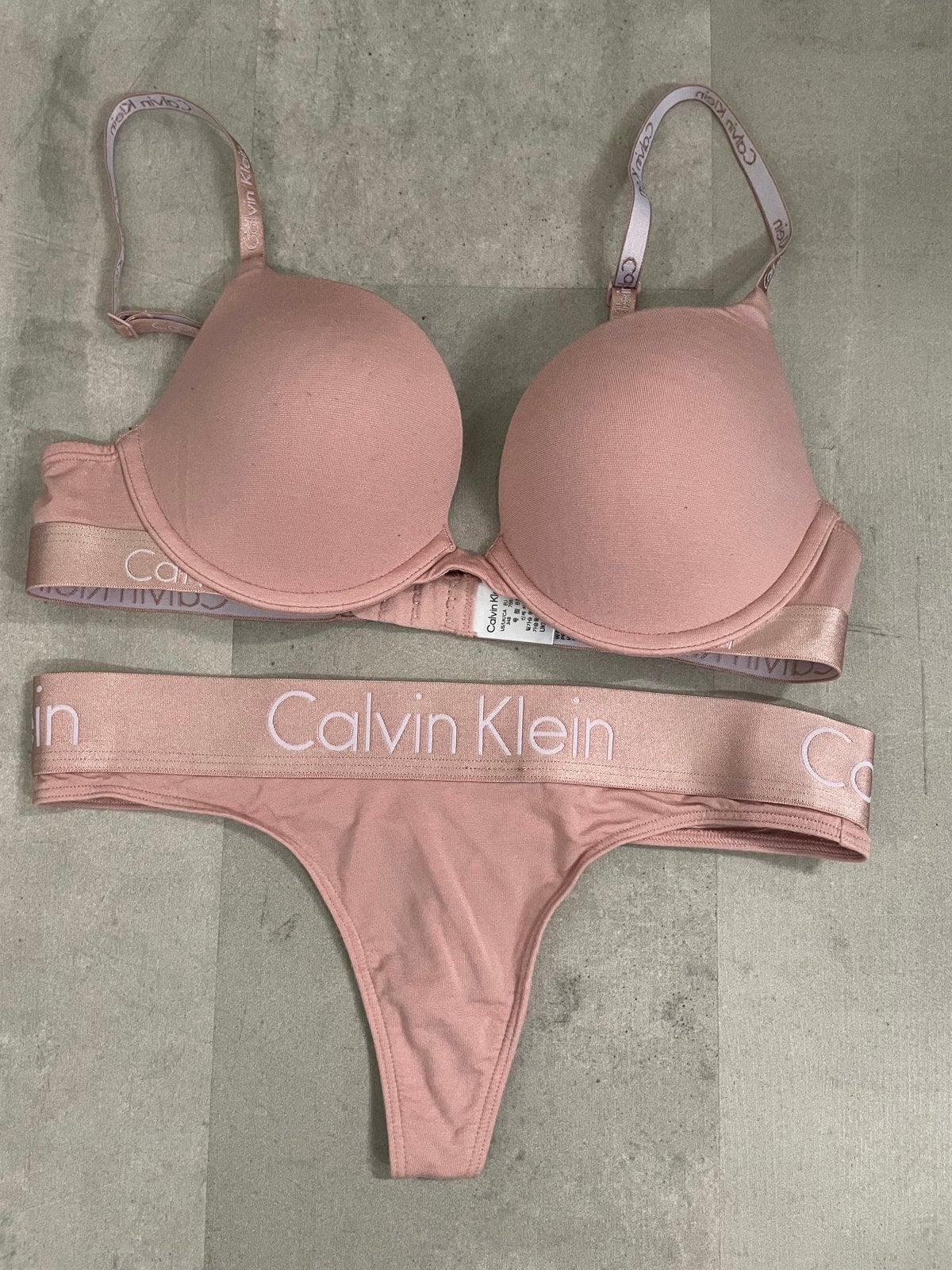 Calvin Klein BH en String Set - Roze B75 XS, Ophalen of Verzenden, Roze, Setje