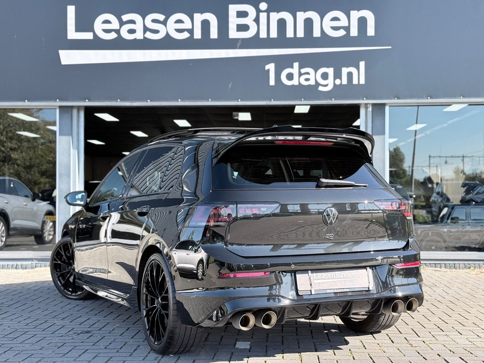 Volkswagen Golf 2.0 TSI 4Motion R DRIFT|PANO|360|DASHCAM|SFE, Automaat, Dealer onderhouden, Gebruikt, Zwart