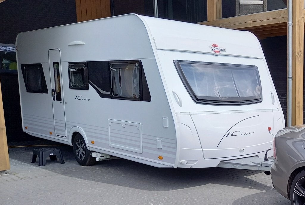 Burstner Averso Plus 520 TL IC Line Hefbed, Caravans en Kamperen, Overige typen, Ringverwarming, Rondzit, Particulier