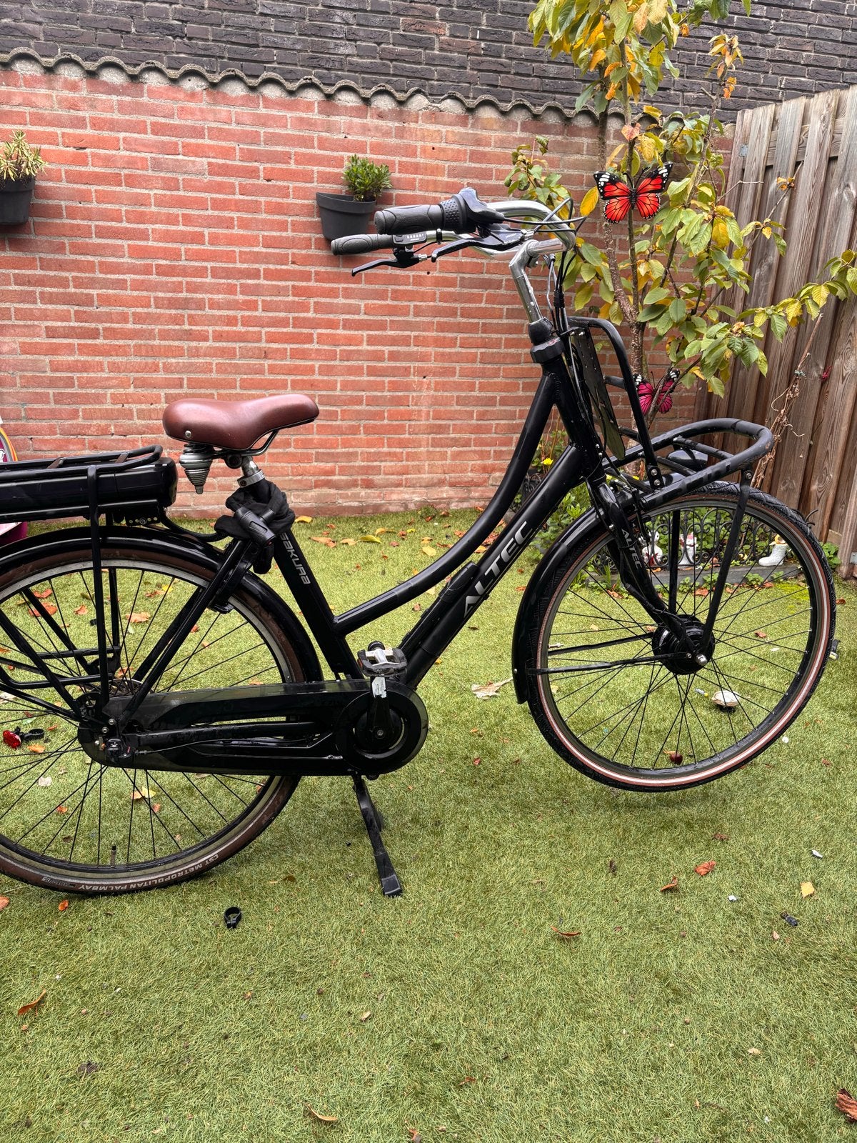 Altec E-bike met nieuwe voorband en goede accu, Ophalen, Gebruikt, 30 tot 50 km per accu, Overige merken