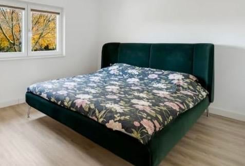 IKEA Tufjord bed (groen velvet) met Morgedal matras 160x200, Ophalen, Tweepersoons, Zo goed als nieuw, 200 cm