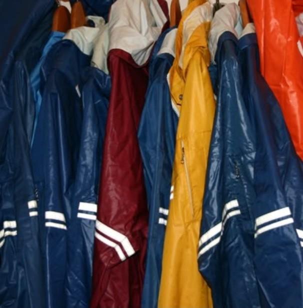 Gezocht, agu sport regenkleding,'liefhebber', Ophalen of Verzenden, Regenjas