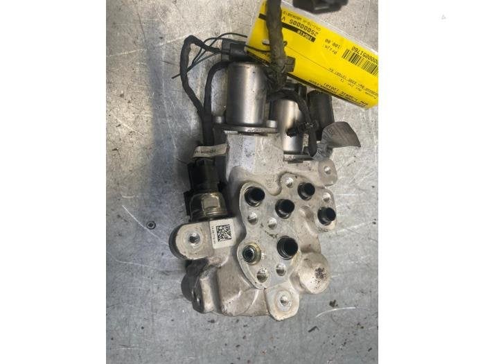 Kleppenblok hydraulisch van een BMW 7-Serie, Gebruikt, -, -, Ophalen of Verzenden