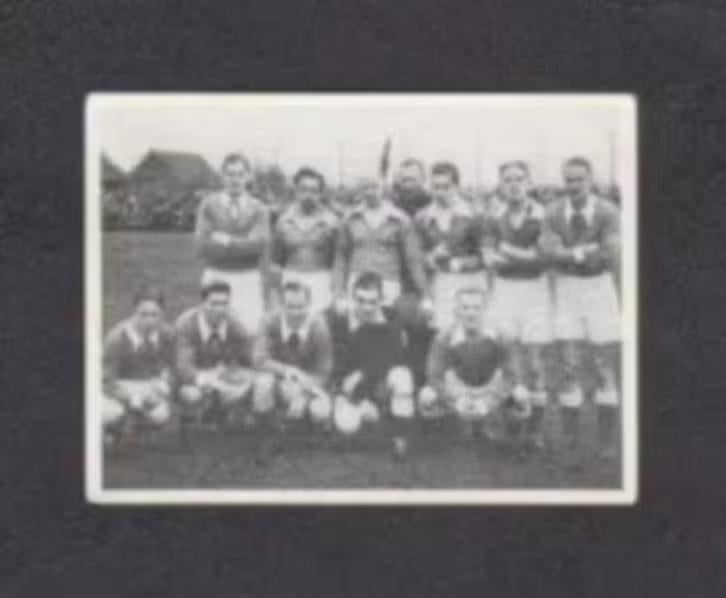 Voetbalplaatje De Baronie Breda 1951-1952., Ophalen of Verzenden, Zo goed als nieuw
