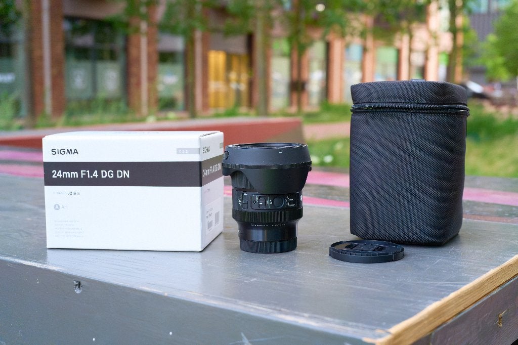 Sigma 24mm F1.4 L-Mount (Lumix, Panasonic, Leica), Sigma, L-mount, Zo goed als nieuw, Beschermhoes/tas