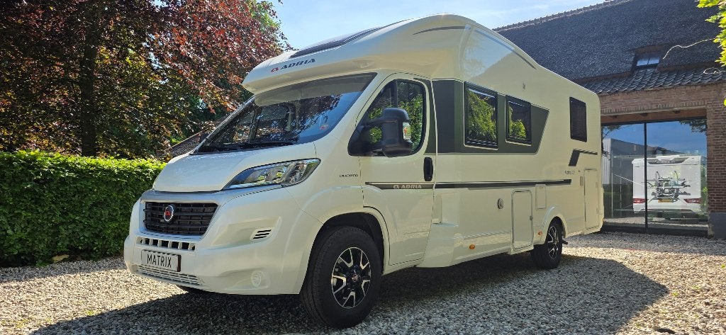 Adria Matrix 670 DC Plus face to face en queensbed, Caravans en Kamperen, Ringverwarming, Fiat, 7 tot 8 meter, Particulier