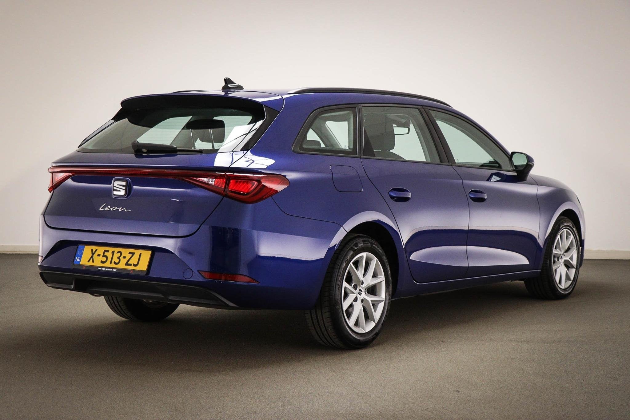 SEAT Leon Sportstourer 1.5 eTSI Style Launch Edition | LED |, Auto's, Stof, 4 cilinders, Geïmporteerd, 1310 kg