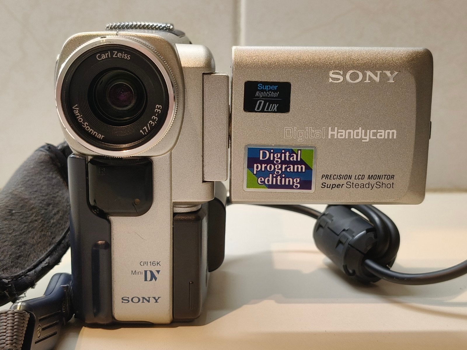 Sony Digital Handycam MiniDV met Carl Zeiss Vario-Sonnar, Mini dv, 20x of meer, Ophalen of Verzenden, Zo goed als nieuw