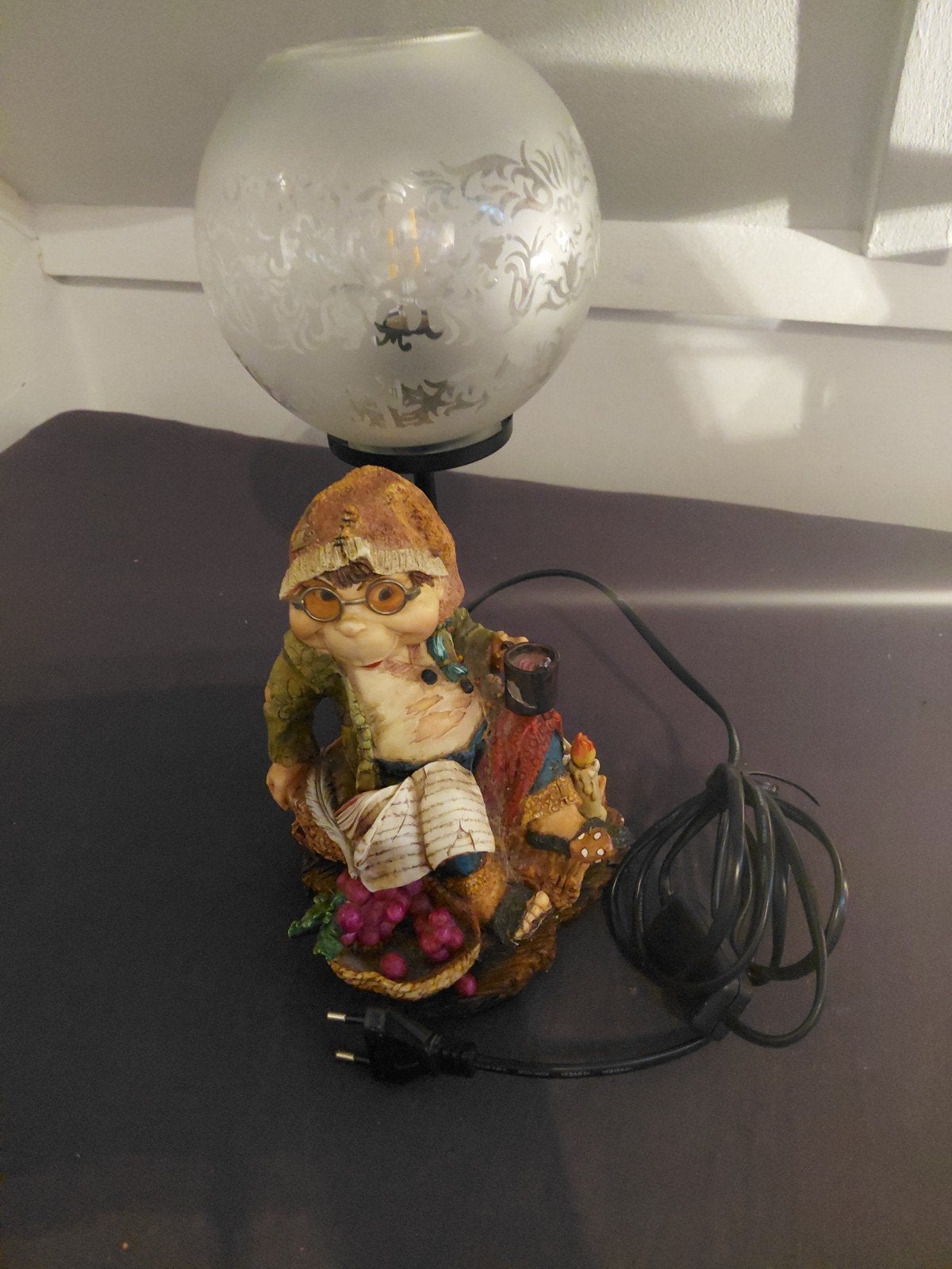Unieke tafellamp met efteling figuur en glazen kap, Verzamelen, Ophalen of Verzenden, Gebruikt