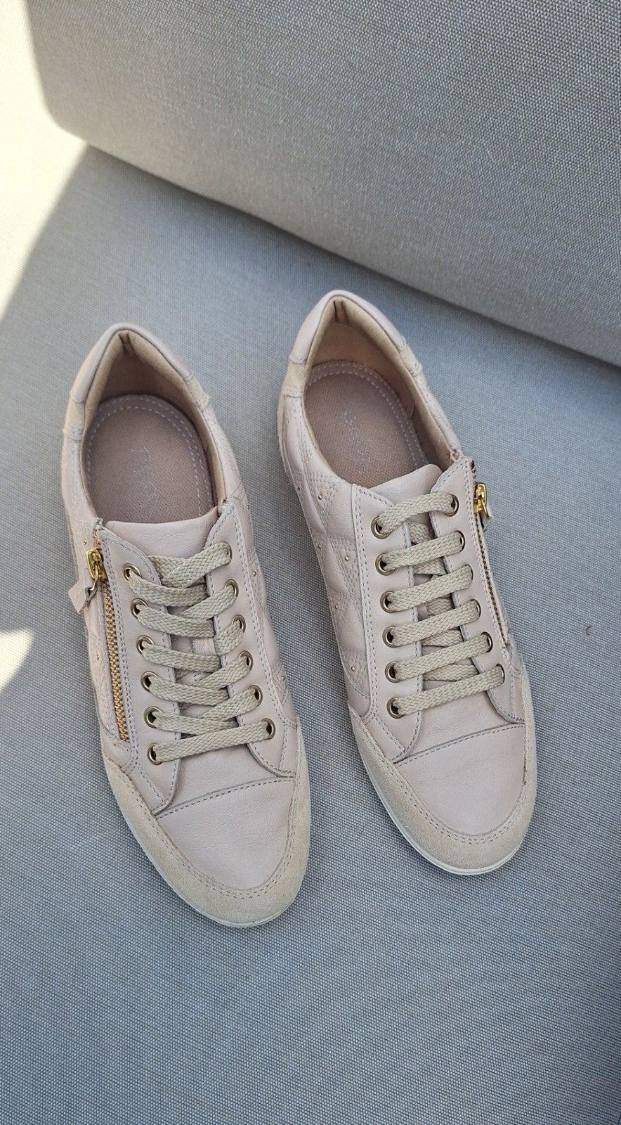 Nieuwe ongedragen leren Geox sneakers beige in 39, Geox, Verzenden, Beige, Nieuw