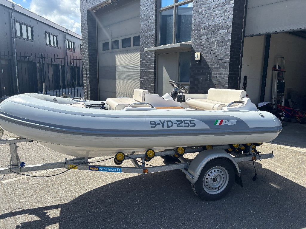 Abjet 330 Tender 100 pk 74 uur einde seizoenprijs, Binnenboordmotor, Zo goed als nieuw, Afdekzeil, Benzine