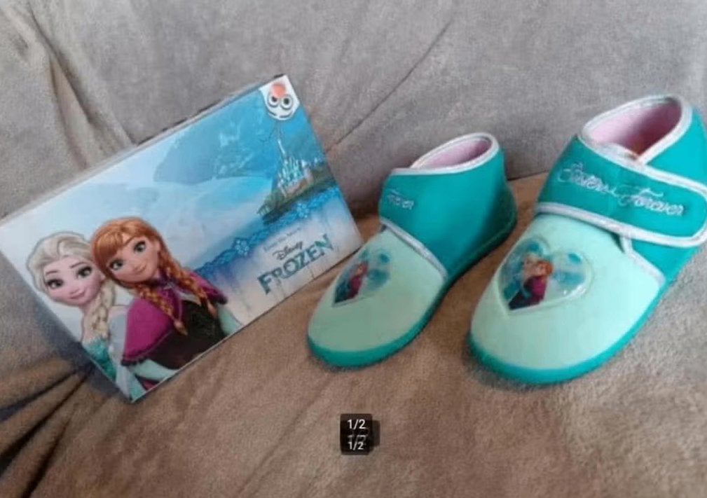 Ana en Elsa frozen pantoffels maat 30 nieuw in doos, Beeldje of Figuurtje, Ophalen of Verzenden, Overige figuren, Nieuw
