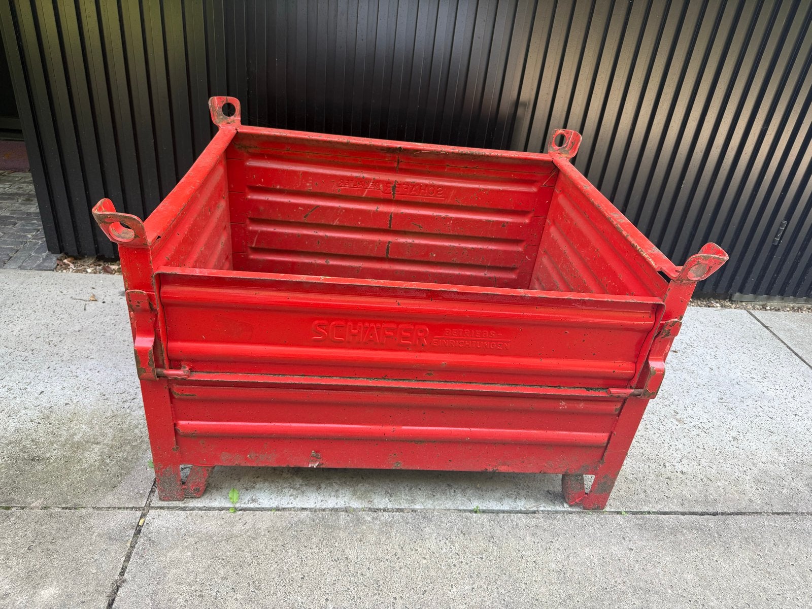 Vintage rode metalen Schafer bak - Industrieel design, Antiek en Kunst, Ophalen