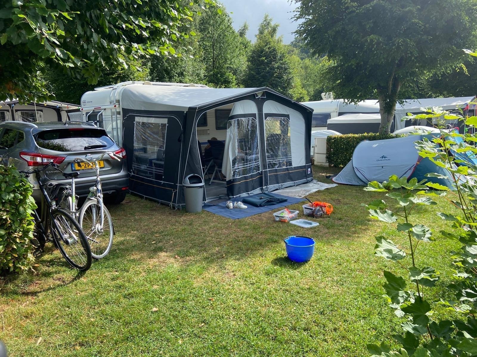 Hobby de luxe 400 SF uit 2004 met voortent en luifel, Hobby, Treinzit, Particulier, 5 tot 6 meter