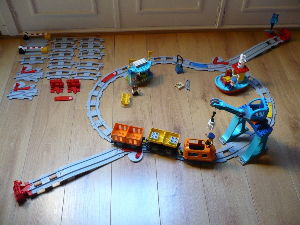 Lego/Duplo 10875 Goederentrein + 10882 Treinbaan uitbreiding, Ophalen of Verzenden, Zo goed als nieuw, Duplo, Compleet
