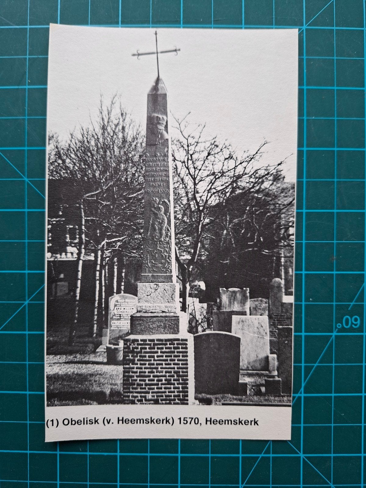 foto, Obelisk van Heemskerk 1570 te Heemskerk, Ophalen of Verzenden, 1980 tot heden, Ongelopen, Noord-Holland