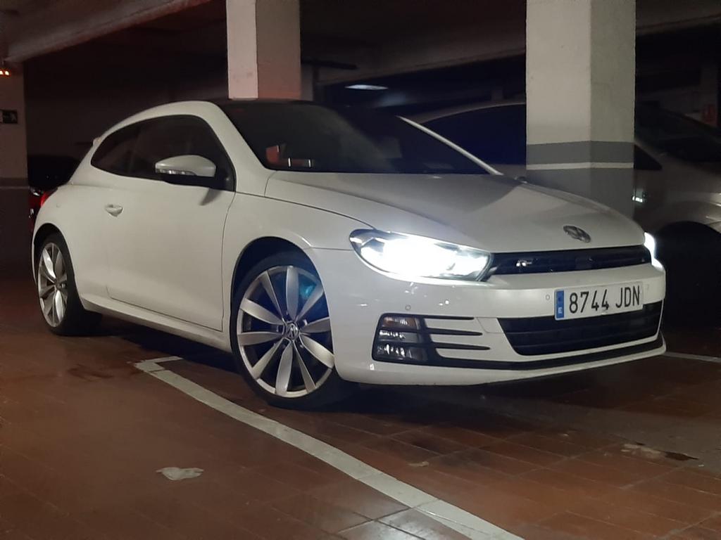 Volkswagen Scirocco 2.0 TDI DSG 2015  Parelmoer R-Line 184PK, Zwart, 4 cilinders, 4 stoelen, Wit