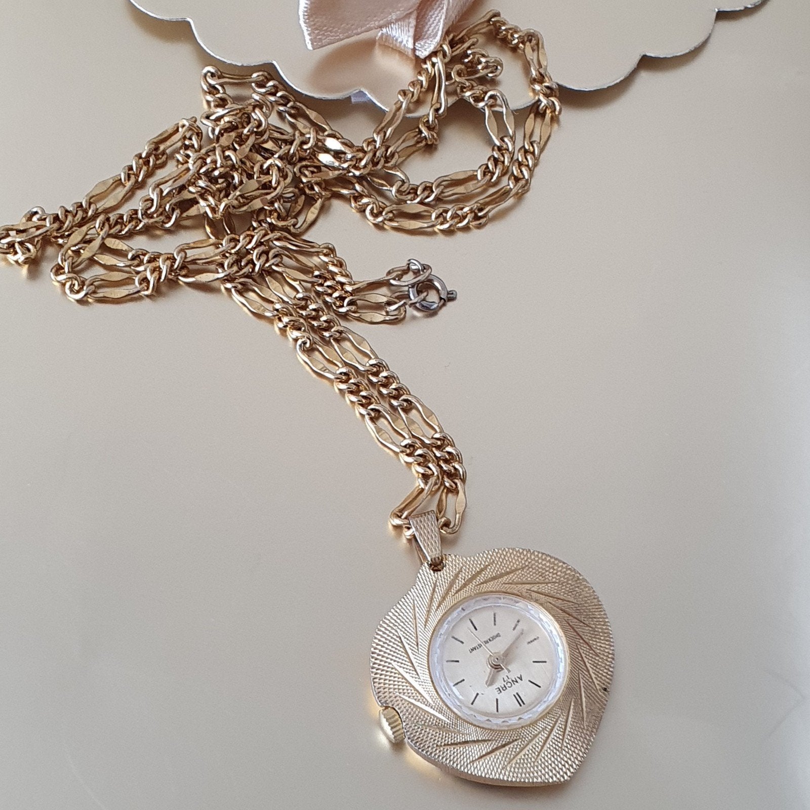 Ancre vintage ketting met hanger klokje, Ophalen of Verzenden, Zo goed als nieuw, Zilver, Overige materialen