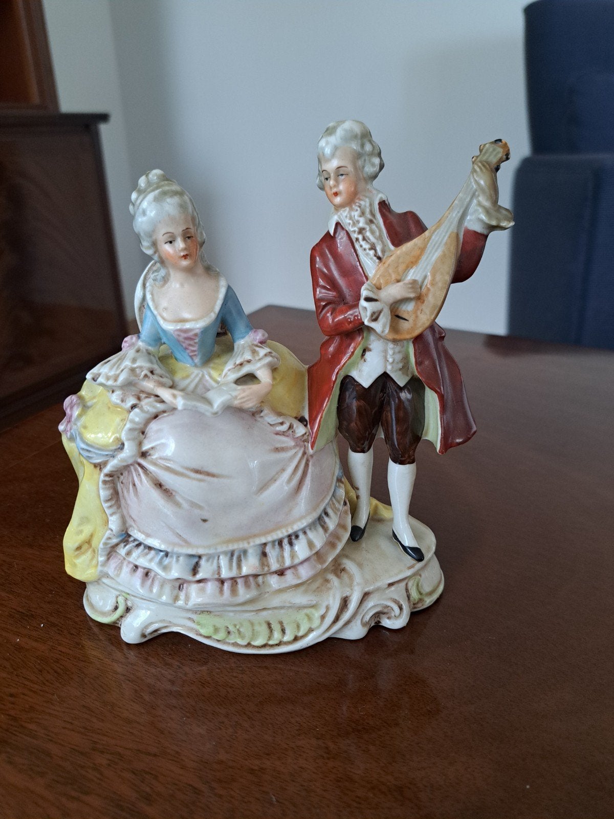 Vintage Porseleinen Beeldje: Galant Paar met Luit, Ophalen of Verzenden