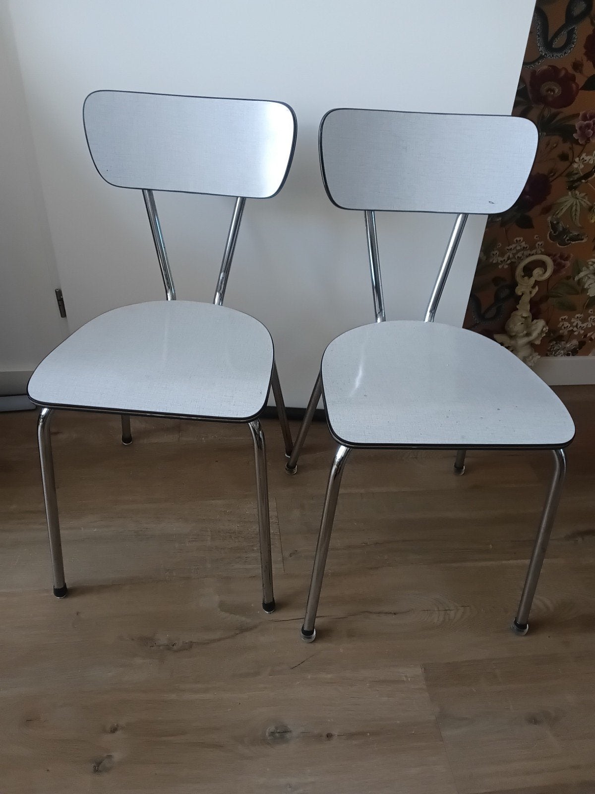 2 stuks jaren 60 keukenstoelen,heel en in mooie staat., Ophalen of Verzenden, Zo goed als nieuw
