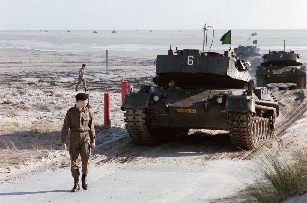Vlieland, Cornfield, Ophalen of Verzenden, 1980 tot heden, Zo goed als nieuw, Overige onderwerpen