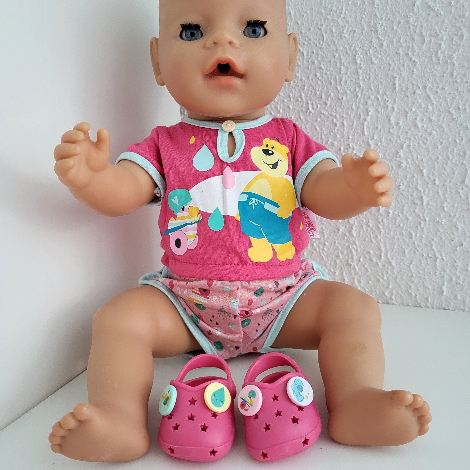 Baby Born kleertjes 2 delig pakje met Crocs Babyborn. 43 cm, Ophalen of Verzenden, Zo goed als nieuw, Babypop