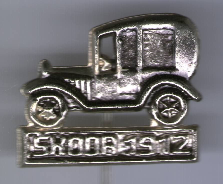 SKODA 1912 zilverkleurig oldtimer auto speldje ( D_027), Ophalen of Verzenden, Zo goed als nieuw, Transport, Speldje of Pin