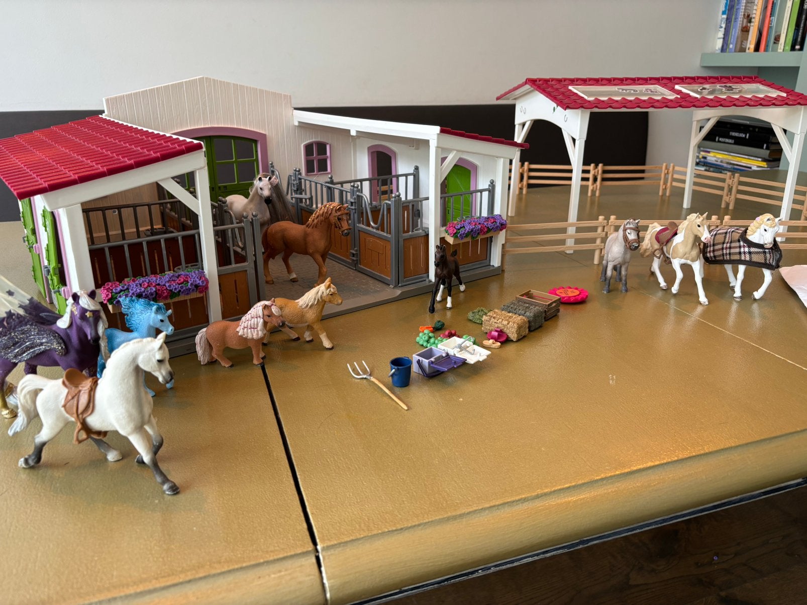 Schleich paarden manage 42344 en 11 paarden en toebehoren, Ophalen, Zo goed als nieuw, Toebehoren