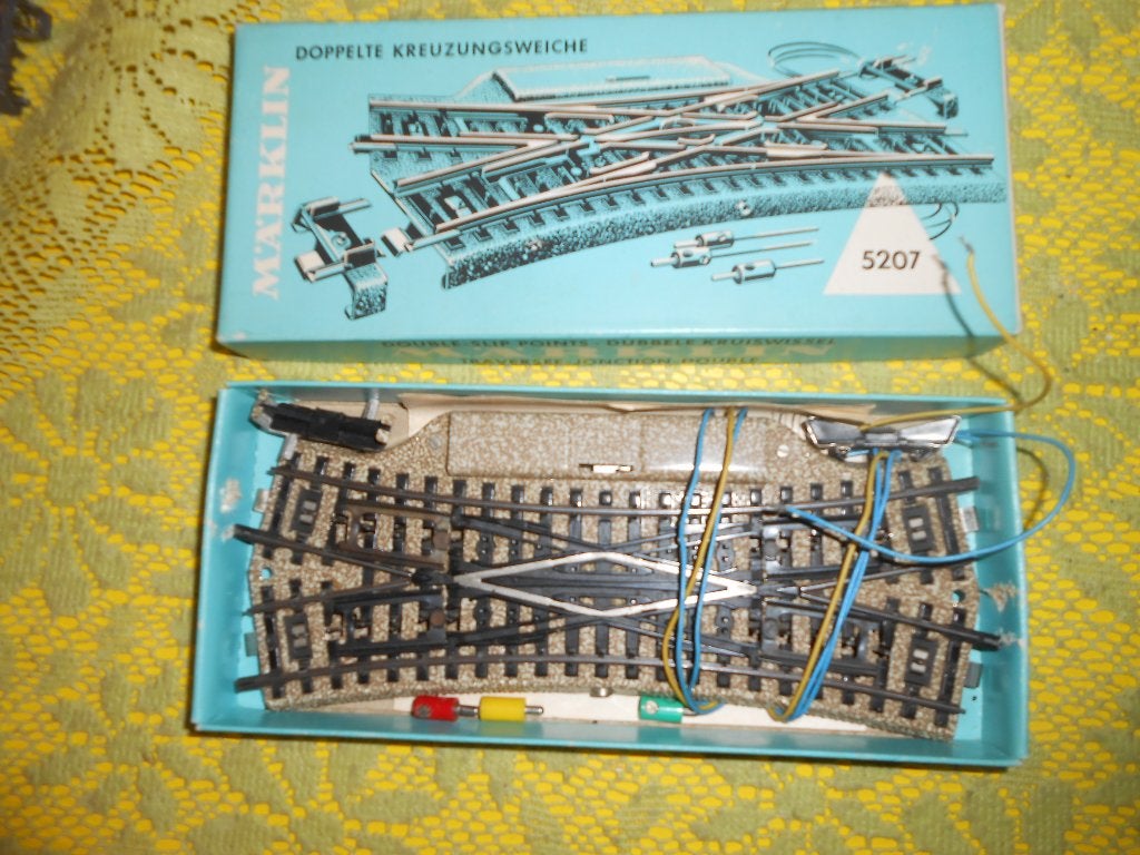 Märklin 5207 Kruiswissel M rails als nieuw in de ovp, Wisselstroom, Rails, Ophalen of Verzenden, Zo goed als nieuw