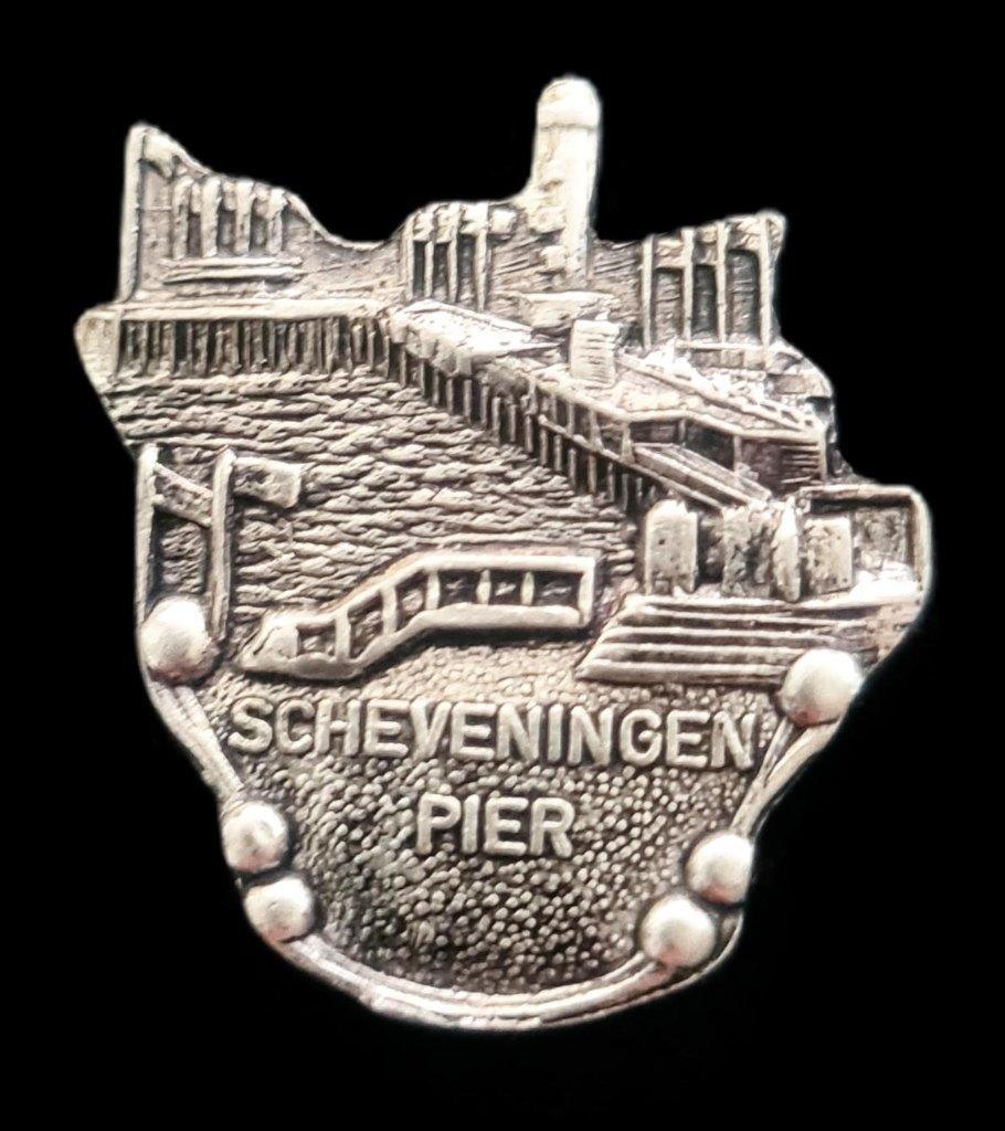 Scheveningen Pier speld, Verzamelen, Speldjes, Pins en Buttons, Verzenden, Nieuw, Stad of Land, Speldje of Pin