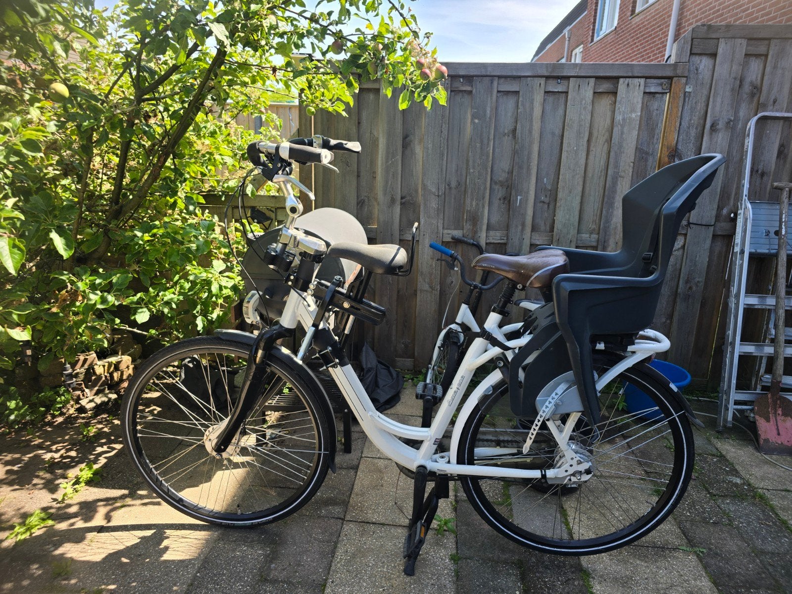 Gazelle fiets met kinderzitjes, Fietsen en Brommers, Fietsen | Dames | Damesfietsen, Gebruikt, Velgrem, Versnellingen, Ophalen of Verzenden