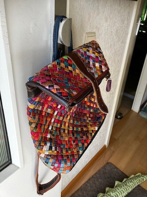 Vera Pelle lederen rugtas kleurig geweven, Ophalen, Zo goed als nieuw, Overige merken, 30 tot 45 cm