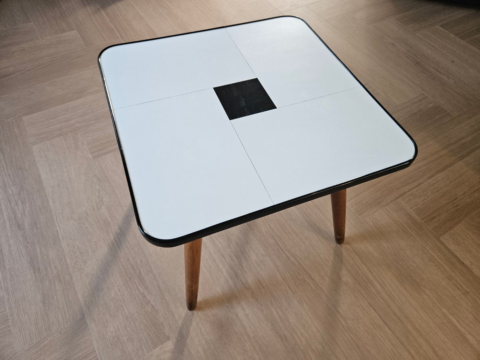 Vintage Formica bijzettafel 49x49 cm - Zo goed als nieuw, Ophalen, Minder dan 45 cm, Minder dan 55 cm, Zo goed als nieuw