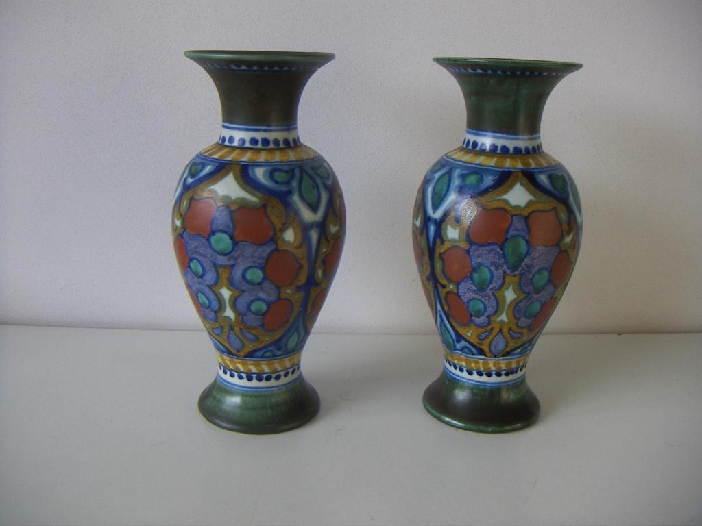 2 x Zuid Holland Gouda plateel keramiek vazen jr.1920.  Ada., Antiek en Kunst, Antiek | Vazen, Ophalen of Verzenden