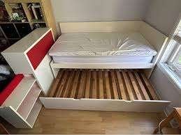 IKEA Odda /Flaxa bed in wit met kastje erbij, Huis en Inrichting, Slaapkamer | Bedden, Gebruikt, Eenpersoons, 90 cm, 200 cm, Hout