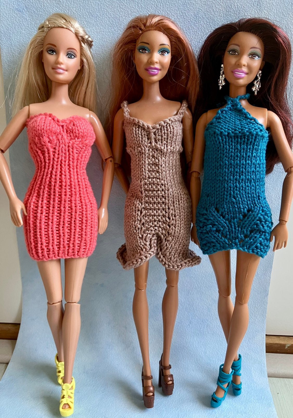 Barbie jurkjes €2,50 per stuk, Kinderen en Baby's, Speelgoed | Poppen, Ophalen of Verzenden, Zo goed als nieuw, Barbie