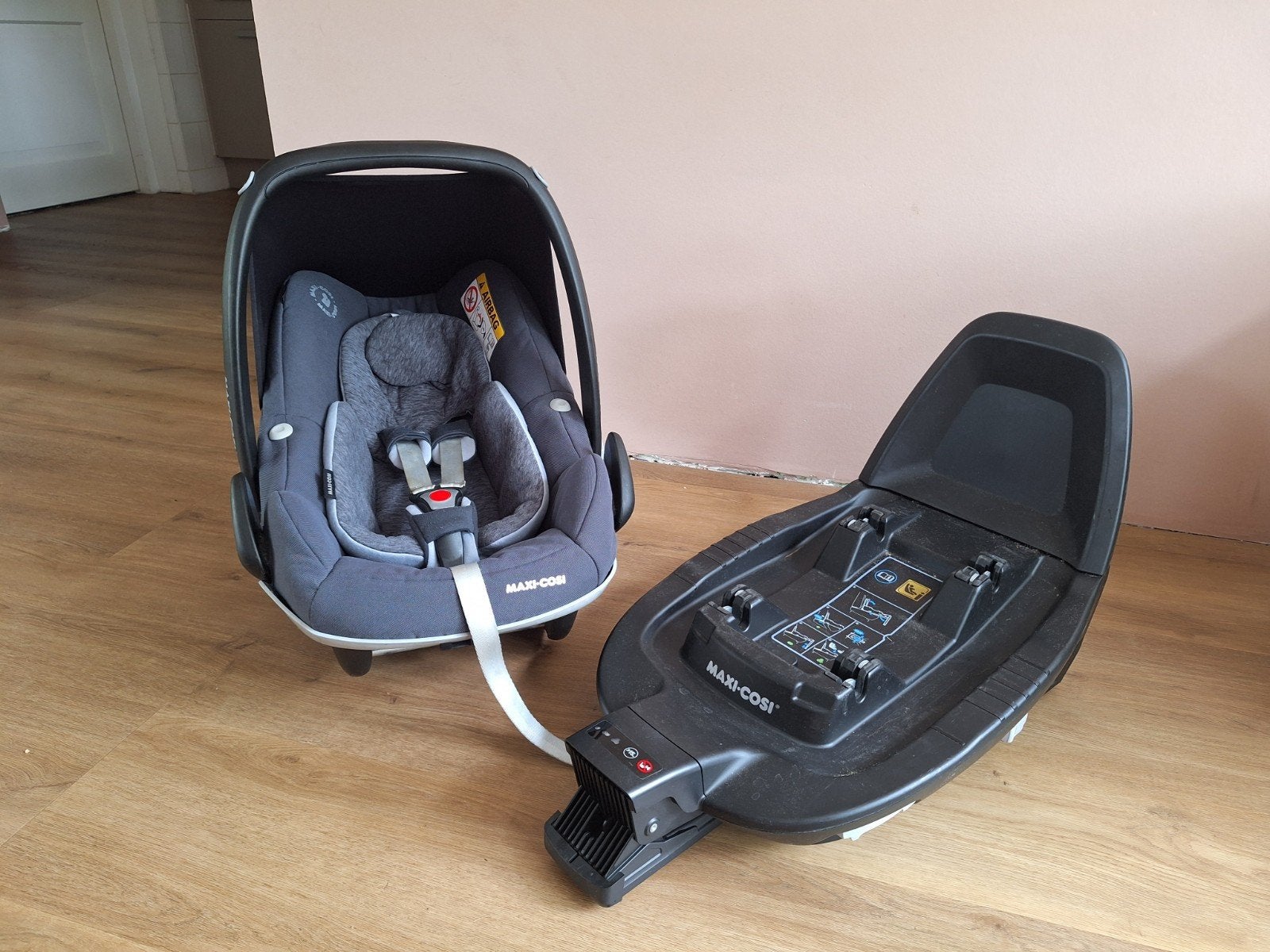 Maxi-Cosi Pebble autostoel met FamilyFix base, Ophalen, Autogordel of Isofix, Gebruikt, Zijbescherming