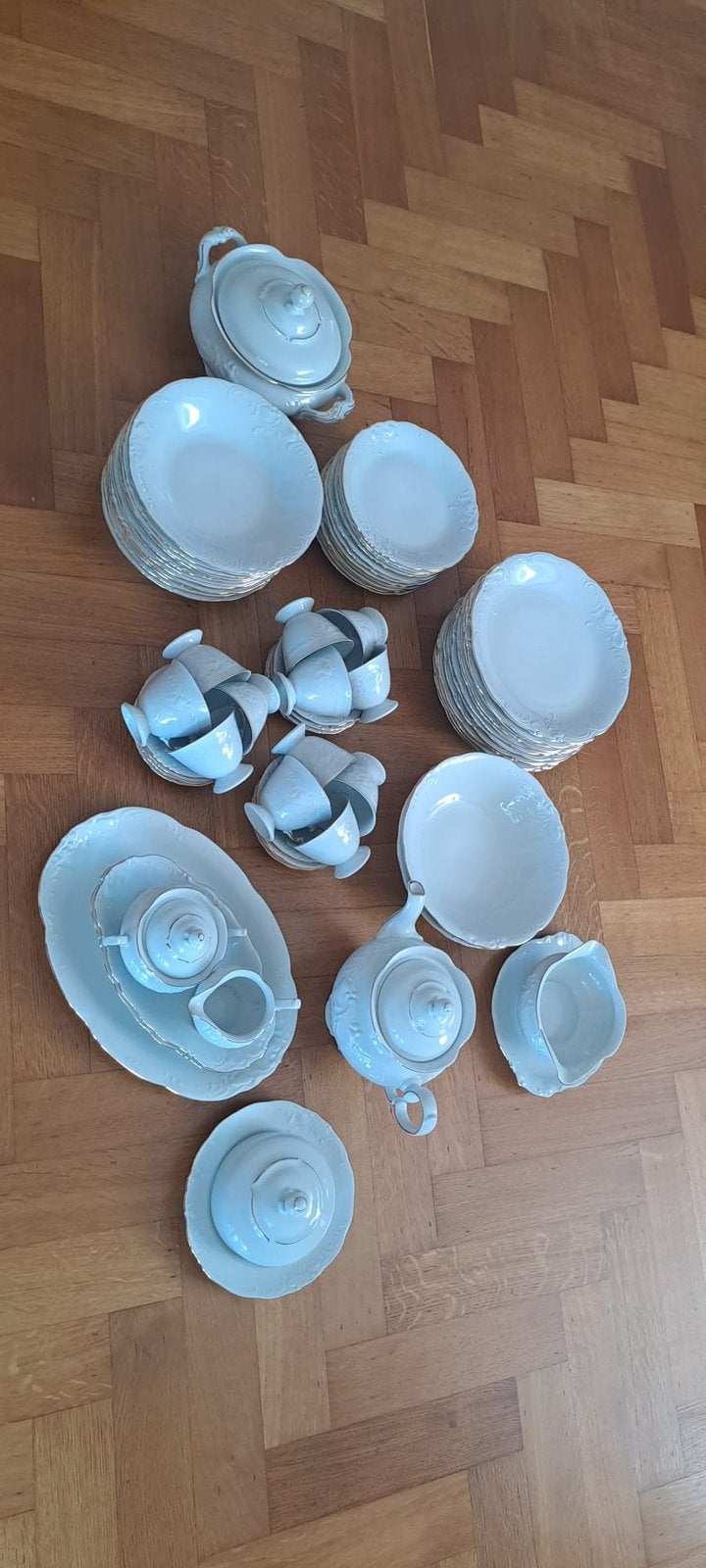 Compleet Wawel porseleinen servies met gouden rand, Antiek en Kunst, Ophalen of Verzenden