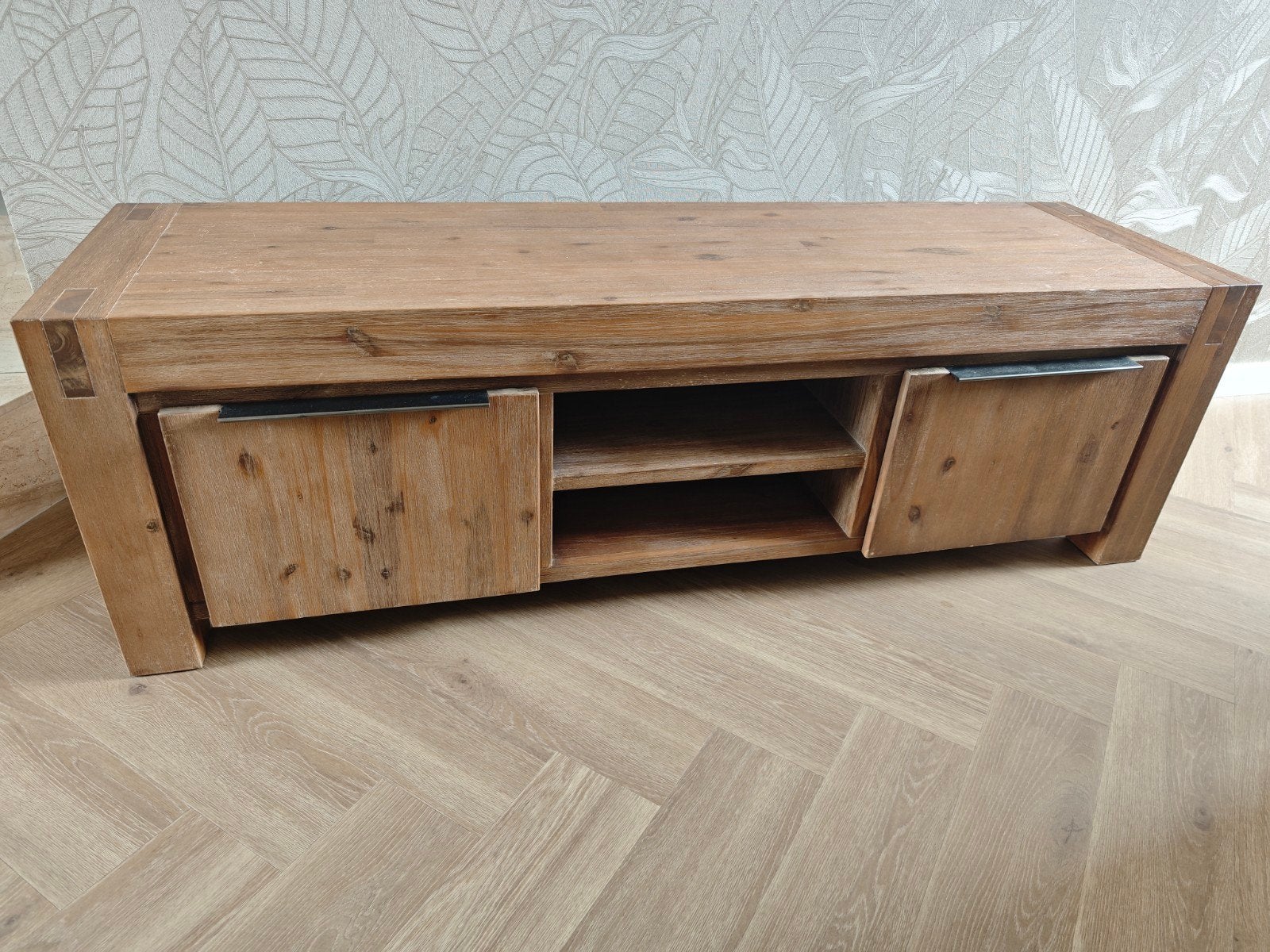 Pronto white wash acacia TV-meubel, model Salzburg, Ophalen, 150 tot 200 cm, Teakhout, Zo goed als nieuw