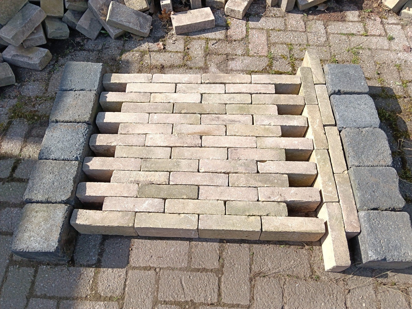 Mooie partij gebakken waalformaat klinkers geel, Tuin en Terras, Ophalen, Overige materialen, Klinkers, Zo goed als nieuw