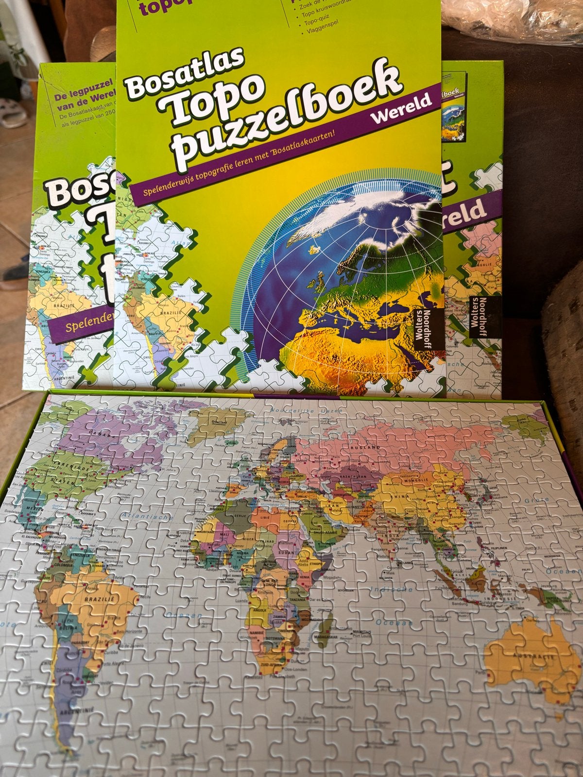 Bosatlas Topo Puzzelboek Wereld - Legpuzzel & Boek, Ophalen of Verzenden, Minder dan 500 stukjes, Zo goed als nieuw, Legpuzzel