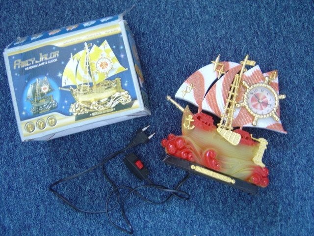 zeilschip klok met verlichting, Ophalen of Verzenden, Zo goed als nieuw, Analoog, Wandklok