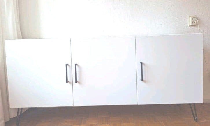 Verlaagde prijs dressoir met zwarte metalen handvatten en po, Ophalen, Met deur(en), 150 tot 200 cm, Zo goed als nieuw