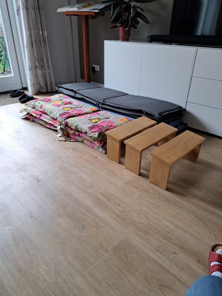 3 meditatiebankjes van eikenhout; 25 euro per stuk, Diensten en Vakmensen