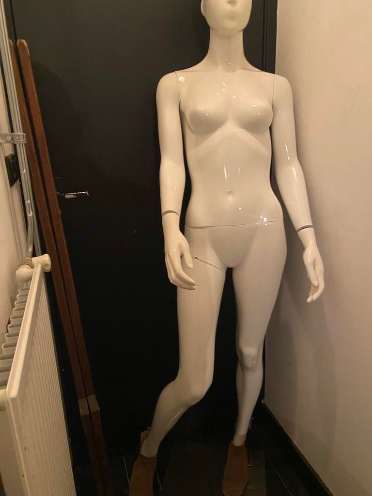 Mannequin, Ophalen